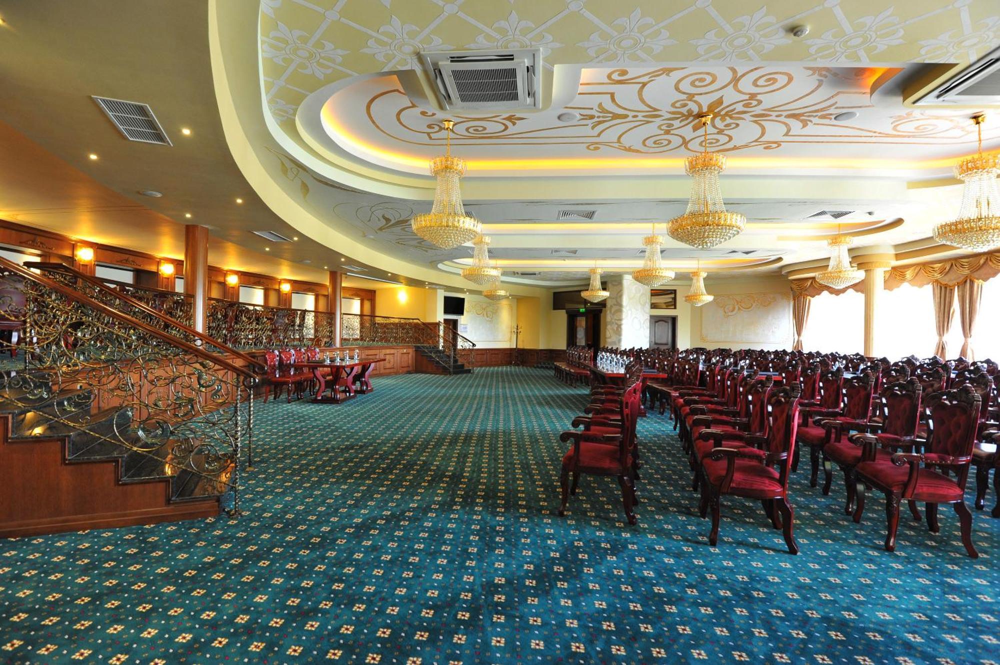 Park Hotel Stara Zagora Luaran gambar The interior of the main hall