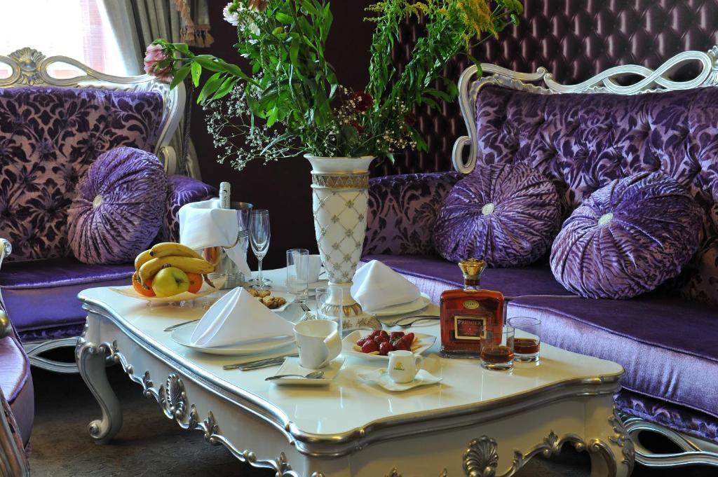 Park Hotel Stara Zagora Bilik gambar A table set for afternoon tea