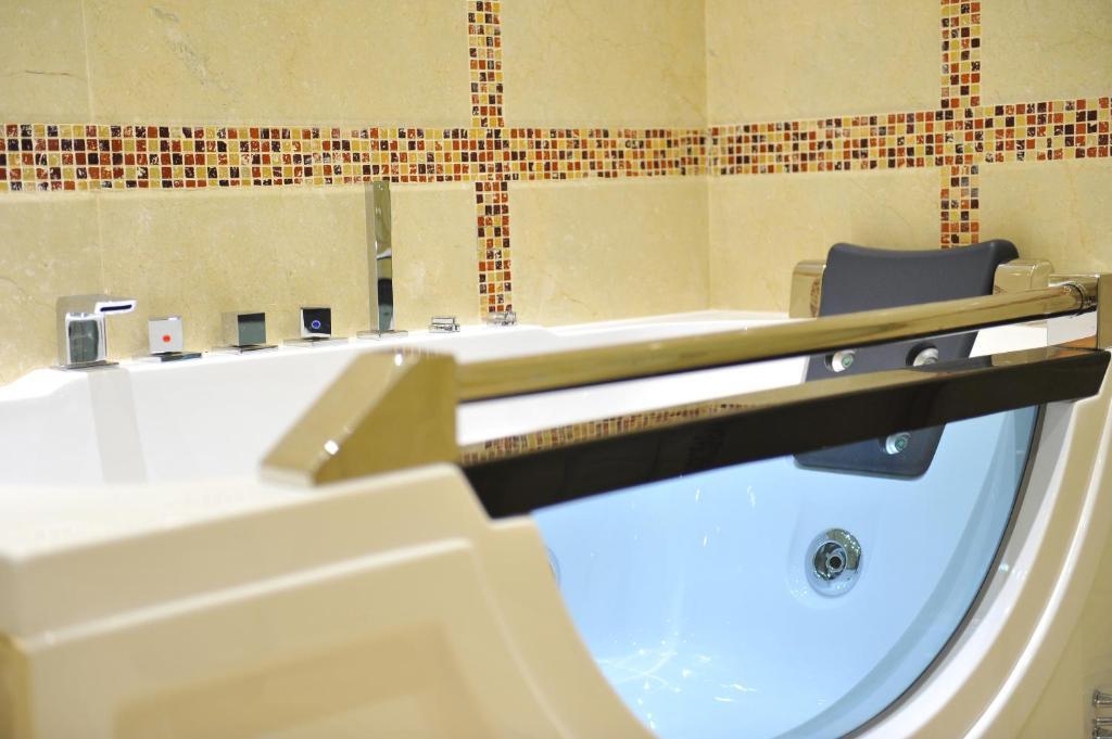 Park Hotel Stara Zagora Bilik gambar A modern spa