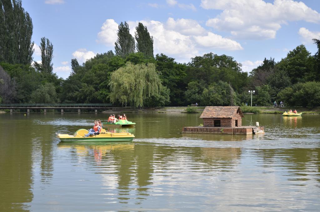 Park Hotel Stara Zagora Luaran gambar The lake