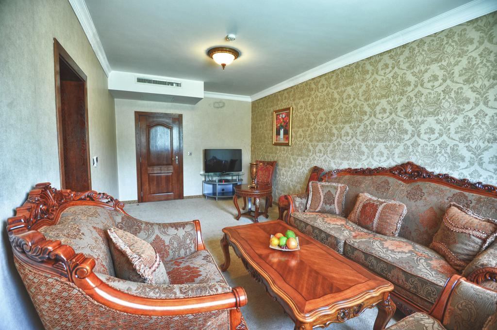 Park Hotel Stara Zagora Luaran gambar A living room in a typical apartment