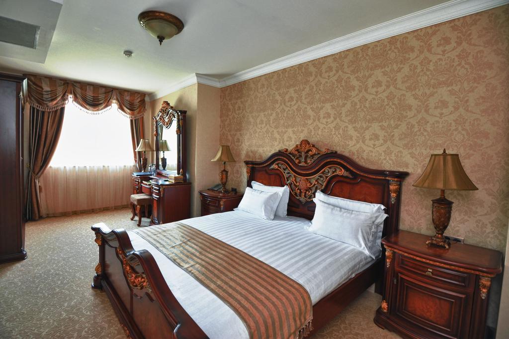 Park Hotel Stara Zagora Luaran gambar A bedroom in the hotel