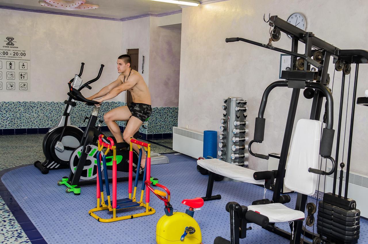 Park Hotel Stara Zagora Luaran gambar A man on a stationary bicycle