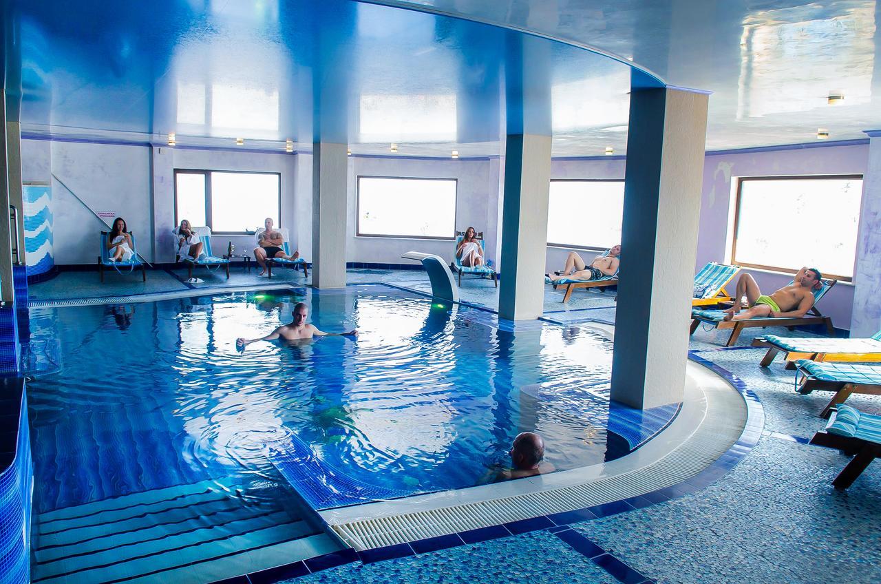 Park Hotel Stara Zagora Luaran gambar The swimming pool at the hotel